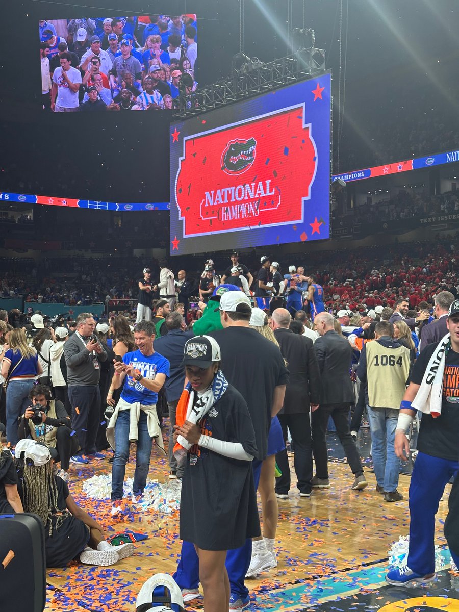 govisionxp's tweet photo. That’s a wrap on the 2025 NCAA Men’s Final Four! 🏀

GoVision’s 17th Final Four featured 26 screens, 1,000+ LED panels, and a 42,000 lb 8-sided center-hung display—the centerpiece of the Alamodome.

Bonus: a drop-down screen that became the champions' stage backdrop. 👑 #GoVision https://t.co/k3Q2MMncvr