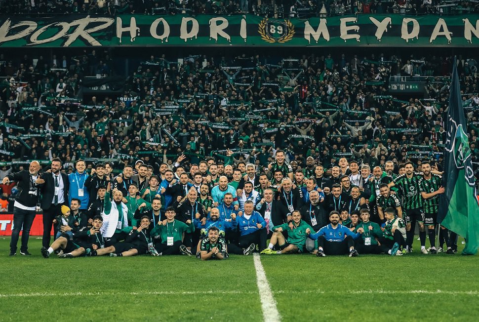 Aynı isim. Aynı logo. 16 yıllık hasret. 
Liginizi süper yapmaya geliyoruz. 😉🖤💚

#UNIHM
#Kocaelispor