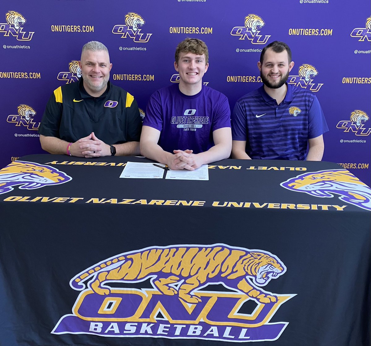 ONU Men’s Basketball (@onuhoops) on Twitter photo It’s OFFICIAL‼️
<a href="/ONUHoops/">ONU Men’s Basketball</a> has signed transfer, Landen Hale (<a href="/Landen_Hale12/">Landen Hale</a>), a 6-6 forward from Earlham College (IN).
#TiGERTOUGH 🟣🟡🏀🐅 It’s OFFICIAL‼️
<a href="/ONUHoops/">ONU Men’s Basketball</a> has signed transfer, Landen Hale (<a href="/Landen_Hale12/">Landen Hale</a>), a 6-6 forward from Earlham College (IN).
#TiGERTOUGH 🟣🟡🏀🐅
