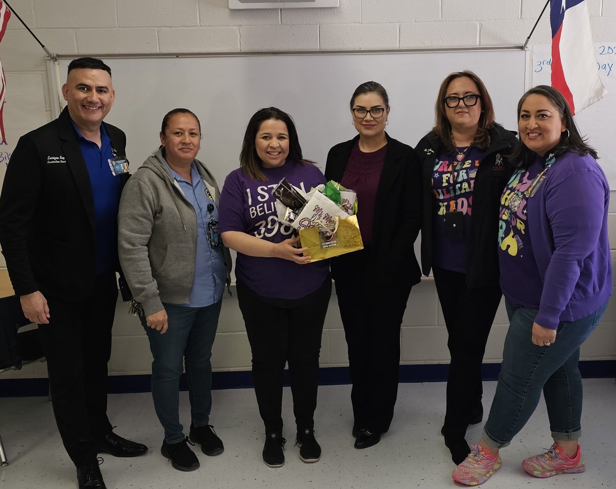 Thanking our Librarian Team, Ms. Morales and Ms. Avila! We appreciate their daily, hard work! #MustangUniversity