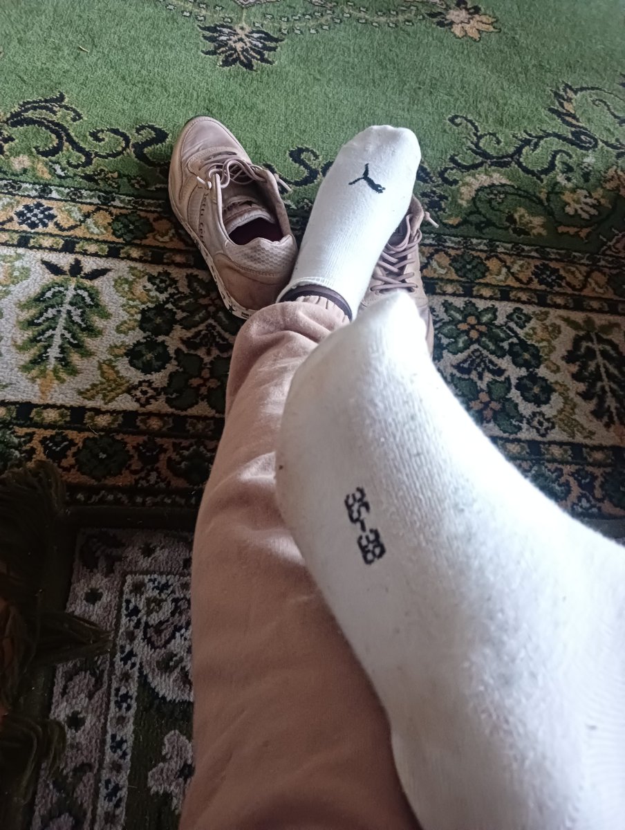 SadystycznaPani's tweet photo. Ktora szmata z 3miasta wymasuje mi stopy? https://t.co/pHDaGJMJvz