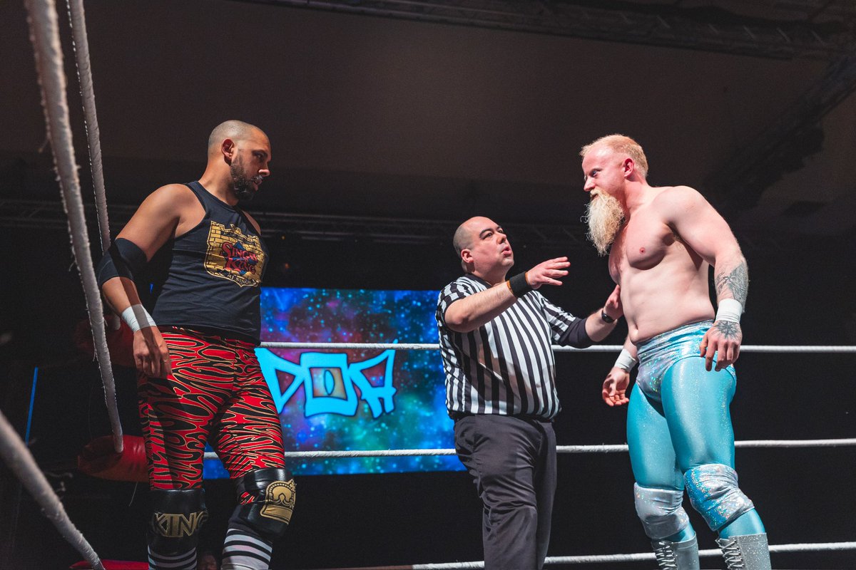 Referee Danny Marks tweet media