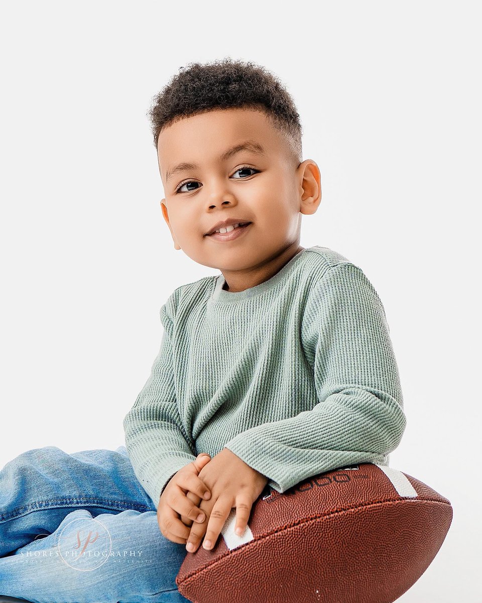 CoachColquitt's tweet image. My little guy 3 year old pictures! He’s ready for football season.