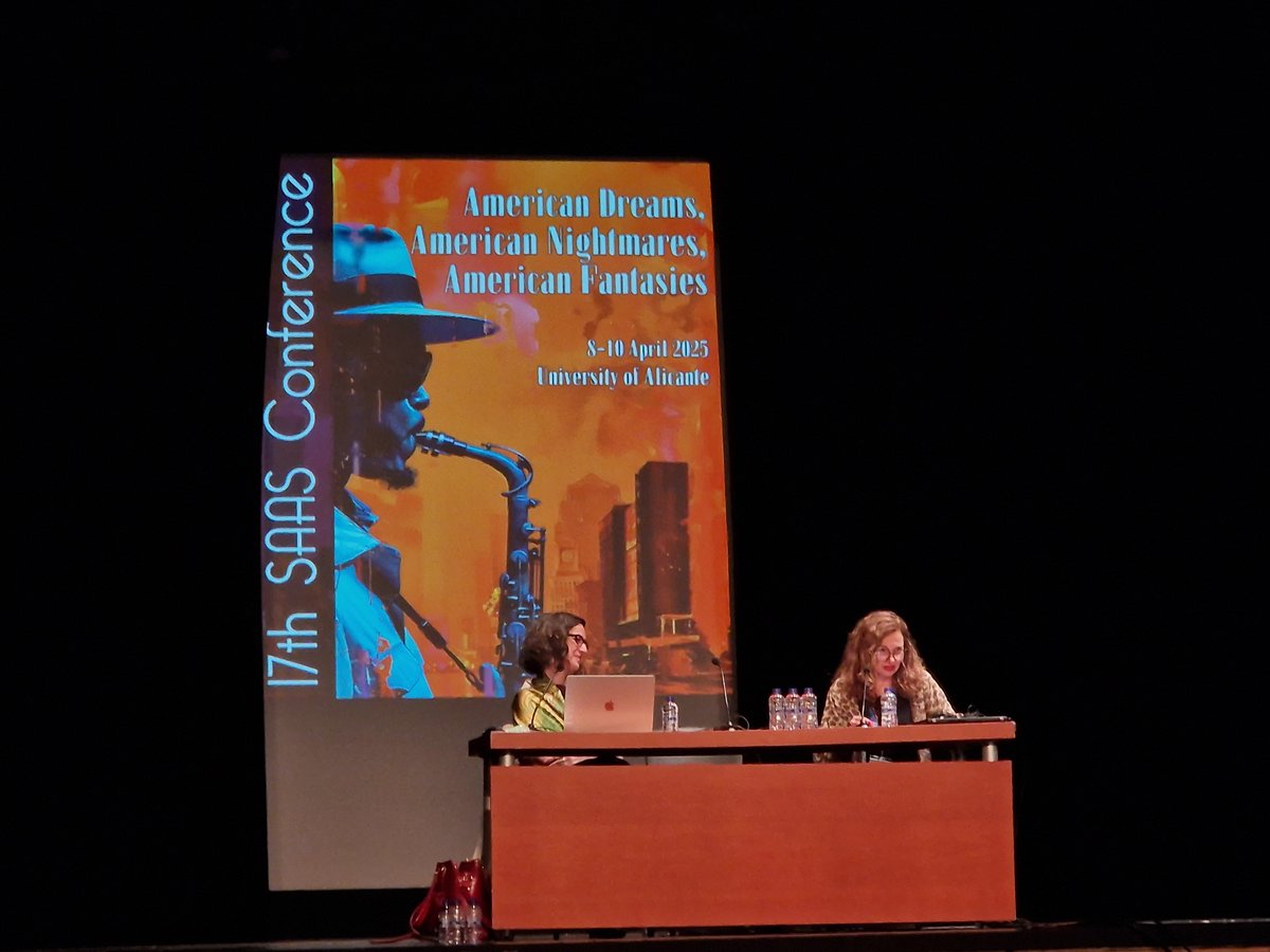 📝🏠 One of our keynote speakers at the 17th SAAS Conference, Dr Cristina Alsina, delighted us with a plenary session entitled  "Stepping out of the house: radical unhousing as political resistance to the 'American Dream' in George Saunder’s short stories."