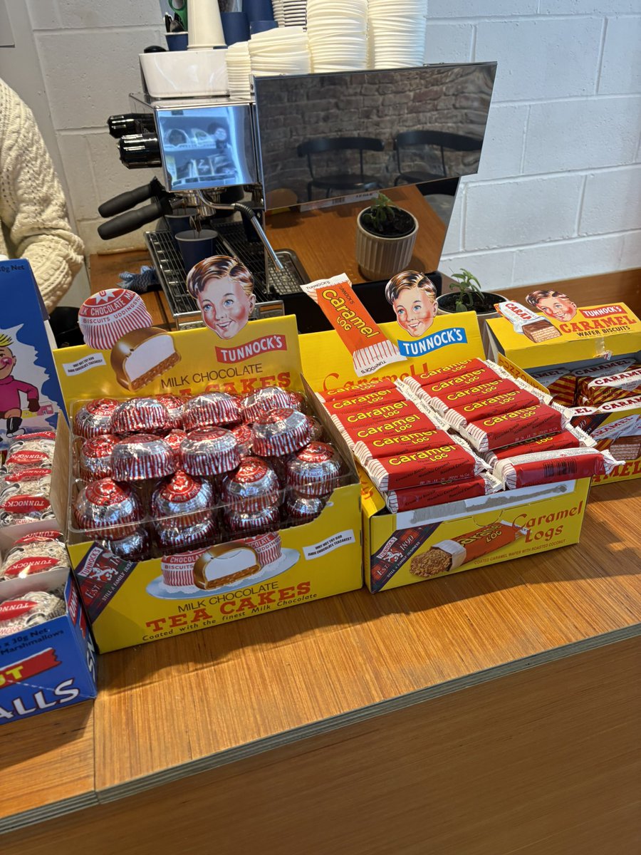 Not official opinion or advice follows.  &lt;code switch&gt; If youse r doon in London &amp; fancy a proper roll an square, The shoap has ye sorted. They even do ya a pint o the big T. &lt;/code switch&gt; auldhag.co.uk/location <a href="/auldhag/">Auld Hag</a>