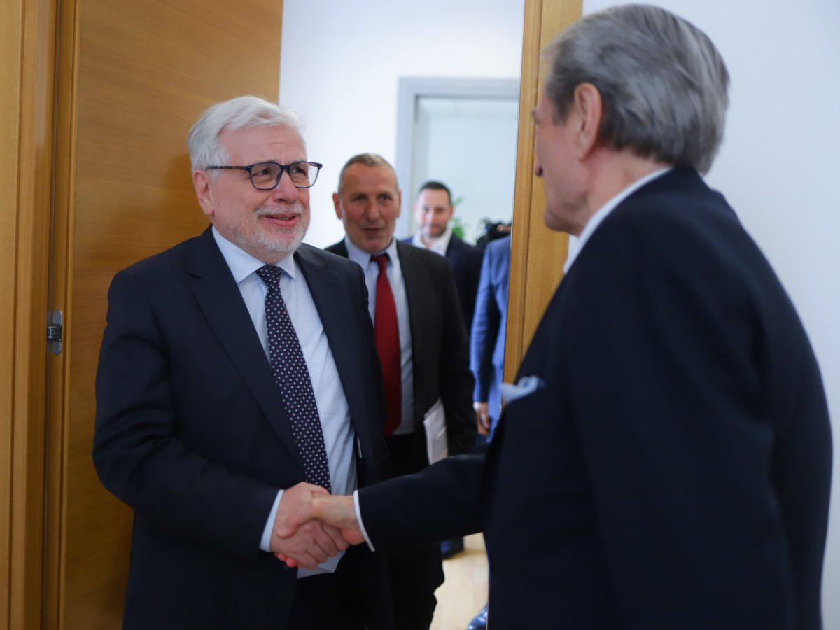 Meeting of the Chairman of the Democratic Party, Sali Berisha, with:
1.Ms. Farah Karimi – Special Coordinator of the International STOs EOM
2.Amb. Andreas Nothelle – Ambassador, OSCE Parliamentary Assembly
3.Sherif Abdili – Programme Officer, OSCE Parliamentary