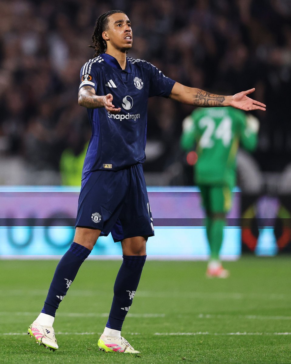 EuropaLeague's tweet photo. Leny Yoro with his first goal for Man Utd ⚽️

#UEL https://t.co/vlpd5IY7Xz