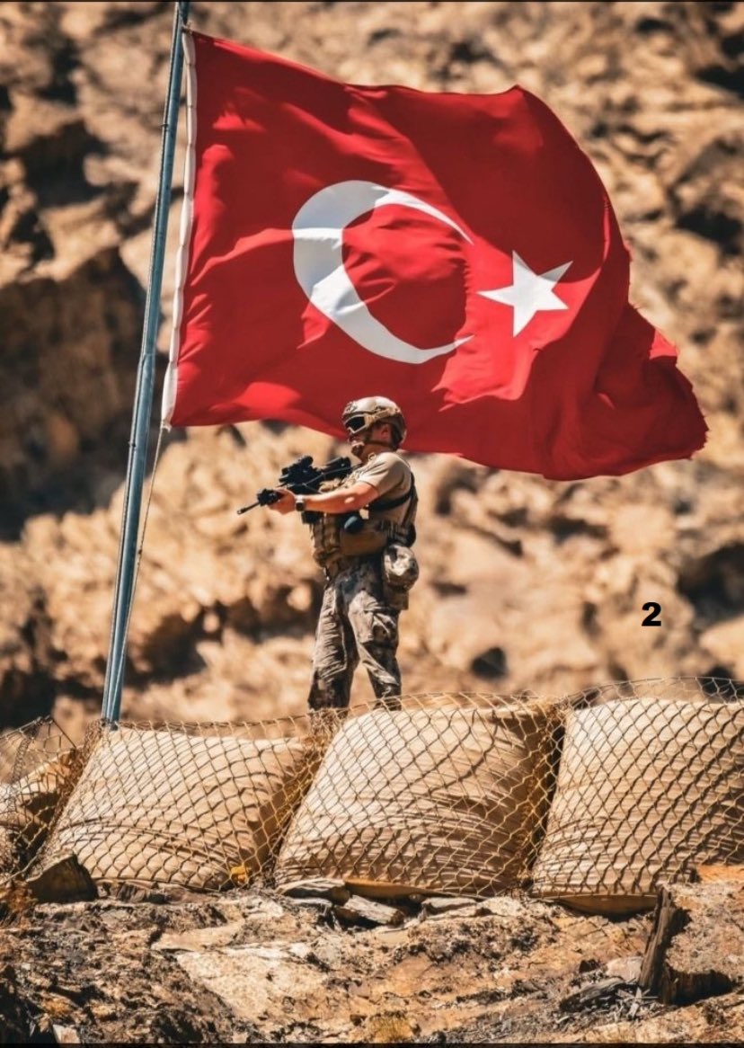 Haftalardır ayağından çıkmayan postalın
İçinde yıpranmış çorabın
Yürümekten nasır tutmuş ayağın
İşte her bastığın yer Vatandır
Kahramanlar bu düsturla Vatanın her köşesinde görev yapmaktadır.

Kadro bu yiğitlere hak değilmi?
<a href="/alitilkici38/">Ali Tilkici 🇹🇷</a> 
#UzmanÇavuş