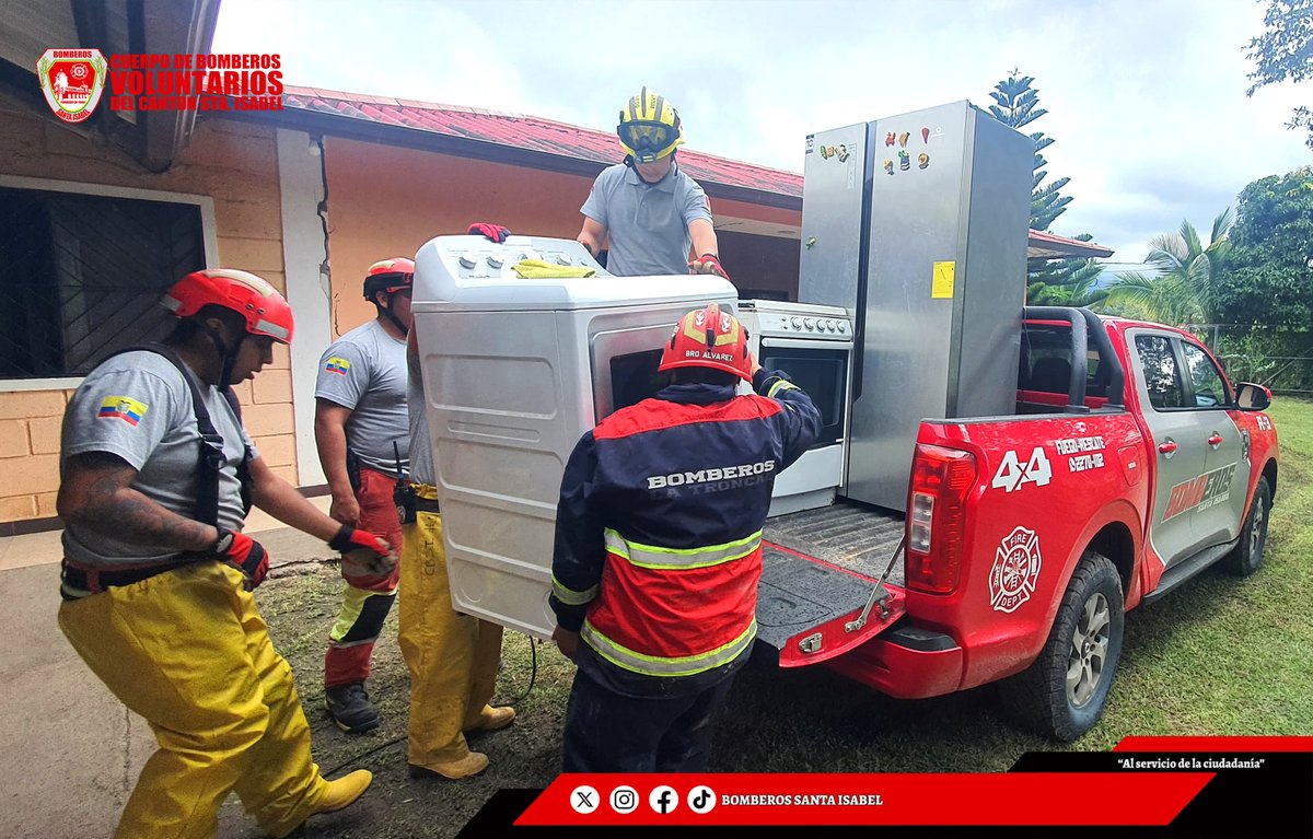 Nota en desarrollo
nuestro equipo de primera respuesta está en El Almíbar Bajo, realizando labores de evacuación preventiva para salvaguardar la vida de las personas afectadas  y asegurar sus bienes personales. 
📷 Gracias a la oportuna intervención, se logra mitigar el riesgo