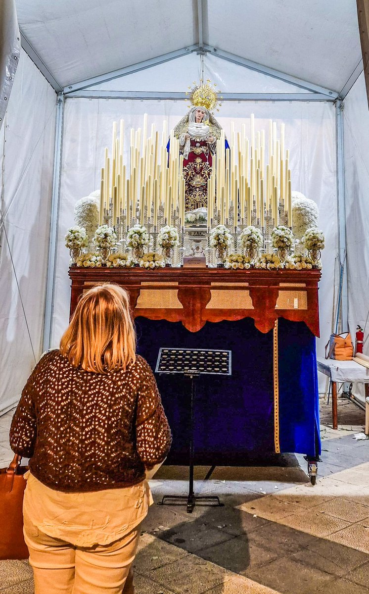 Ellas son las protagonistas de la víspera de la Semana Santa de Huelva. Estamos junto a <a href="/LanzadaHuelva/">Hdad Sagrada Lanzada</a> y <a href="/PradoHuelva/">Hermandad del Prado (Huelva)</a> compartiendo estas últimas horas de preparativos ⌛️

#𝘾𝙪𝙖𝙧𝙚𝙨𝙢𝙖💜