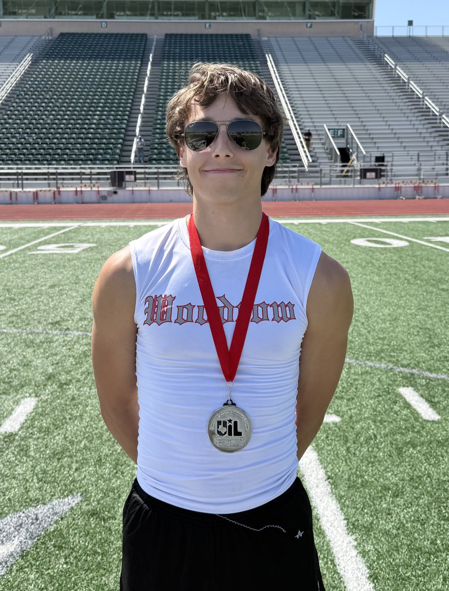 Congratulations to Senior Aiden Sepulveda for qualifying for the Regional Track Meet in the Pole Vault!

We are so proud of you!
#ToeTheLine