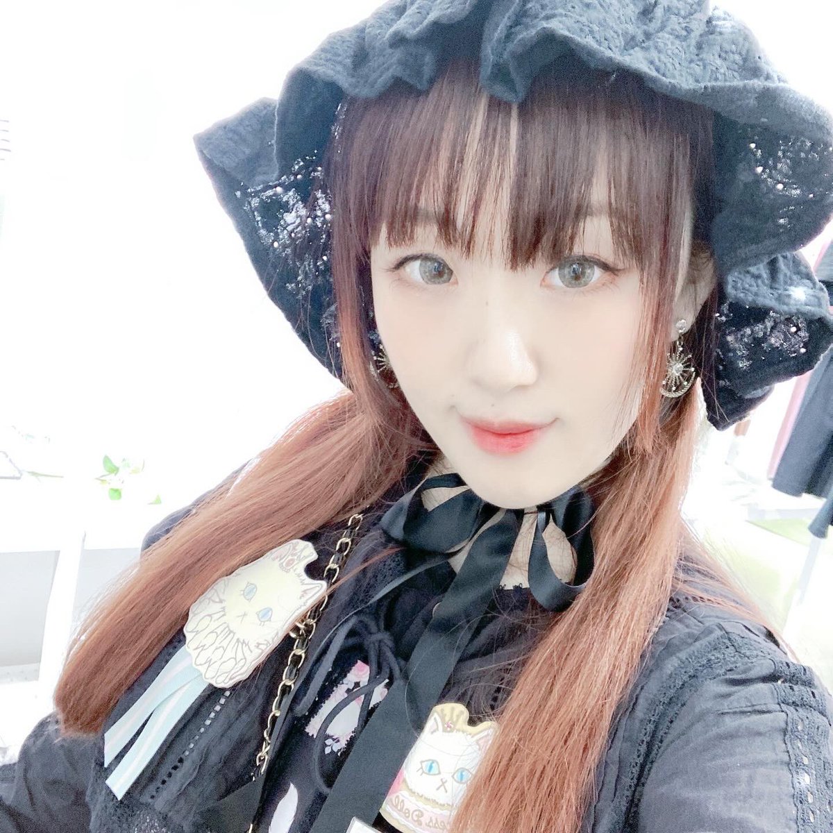 PrincessDollaya's tweet photo. 🎀PDenne綾Snap🎀
🐈わたしが見上げる黄昏の空ネコちゃんワンピース(Black)
🐇お散歩うさちゃんボンネット(Black)
🐈PD×Toymeコラボわたみあネコちゃんブローチ
🦩PD10thフラミンゴタイツ(Black)
#PDenne
#メアリ
#PrincessDoll
#rougeligne
#SweetCastlePD
#ロリィタ
#ロリィタファッション
#原宿 https://t.co/0teoCTVfZd