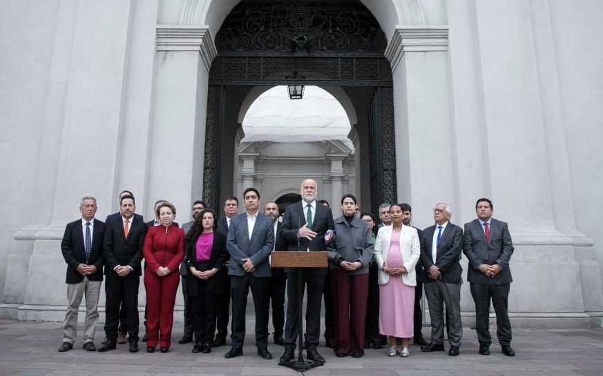 DPRAtacama's tweet photo. El ministro del Interior Álvaro Elizalde, encabezó una jornada de trabajo con los delegados presidenciales regionales, con el fin de transmitir los objetivos para este último año de gobierno. Encuentro donde participó el Delegado de Atacama Rodrigo Illanes Naranjo.🇨🇱 https://t.co/KDBSBCQOmn