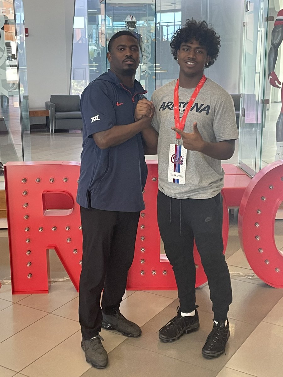 Shawn Springs II (@shawn_springsii) on Twitter photo Had a great time today at the University of Arizona spring practice, Thank you for the invite and the Hospitality. <a href="/CoachChipViney/">Chip Viney</a> <a href="/CoachJsalavea/">Joe Salave'a</a>
<a href="/LeeMCarter3/">Lee M Carter</a> <a href="/coachwinters26/">Da'Vell Winters</a>
<a href="/WillVapreps/">Will Vapreps Garlick</a> Had a great time today at the University of Arizona spring practice, Thank you for the invite and the Hospitality. <a href="/CoachChipViney/">Chip Viney</a> <a href="/CoachJsalavea/">Joe Salave'a</a>
<a href="/LeeMCarter3/">Lee M Carter</a> <a href="/coachwinters26/">Da'Vell Winters</a>
<a href="/WillVapreps/">Will Vapreps Garlick</a>
