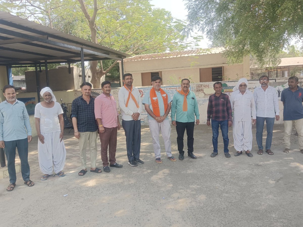 Rabari77801477's tweet photo. આજ રોજ  ગાવ ચલો અભિયાન બસ્તી ચલો અભિયાન અંતર્ગત વિસ્તાર anatarjad padana sinai khariruar સ્થાનિક આગેવાનો વેપારી ભાજપ ના  કાર્યકરો સાથે મુલાકાત કરી https://t.co/375BZtHmrZ