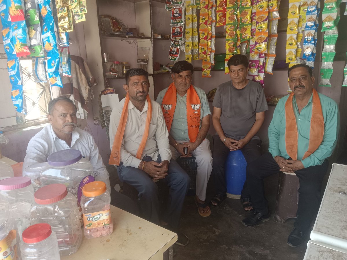 Rabari77801477's tweet photo. આજ રોજ  ગાવ ચલો અભિયાન બસ્તી ચલો અભિયાન અંતર્ગત વિસ્તાર anatarjad padana sinai khariruar સ્થાનિક આગેવાનો વેપારી ભાજપ ના  કાર્યકરો સાથે મુલાકાત કરી https://t.co/375BZtHmrZ