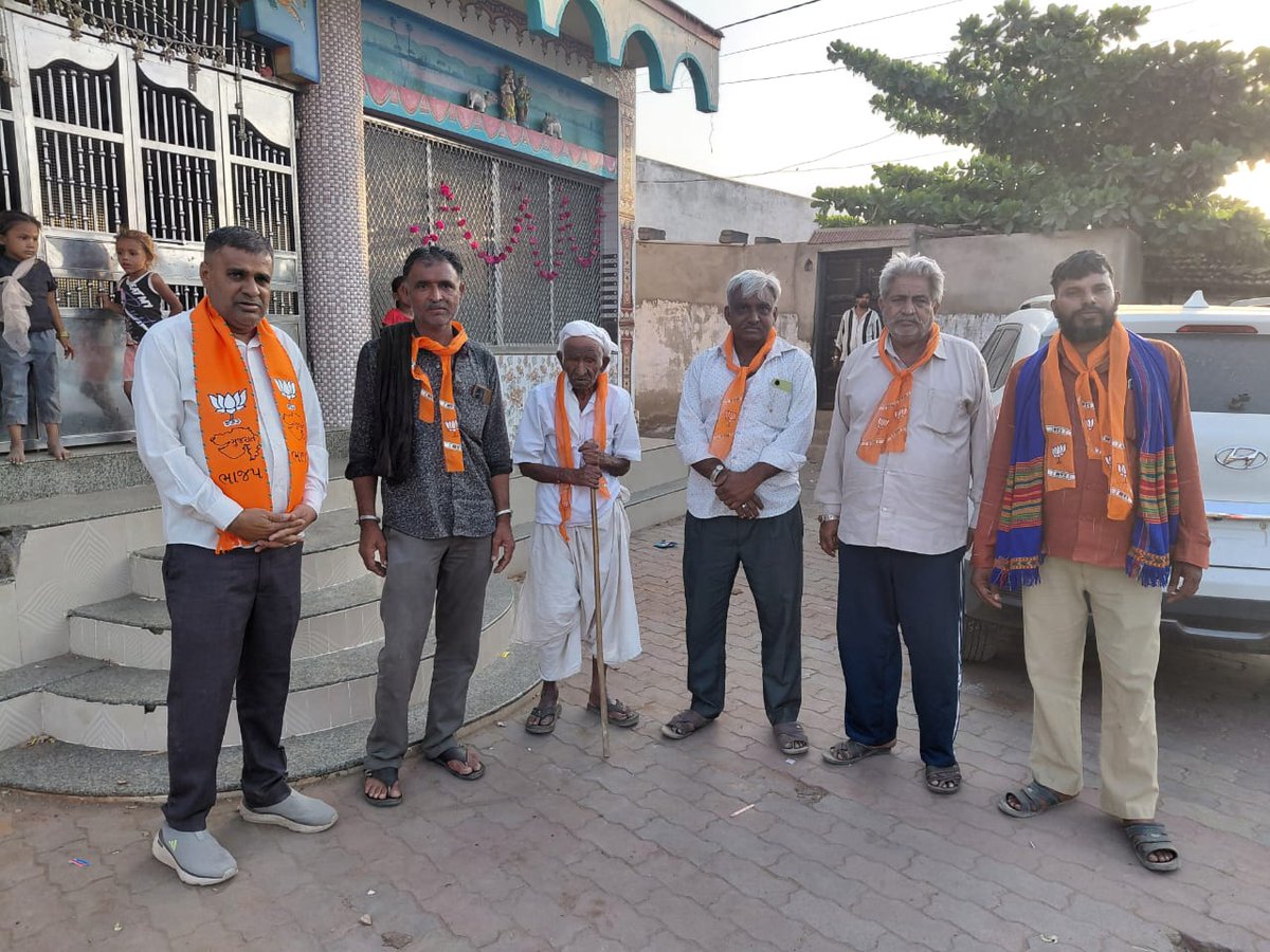 Rabari77801477's tweet photo. આજ રોજ  ગાવ ચલો અભિયાન બસ્તી ચલો અભિયાન અંતર્ગત વિસ્તાર anatarjad padana sinai khariruar સ્થાનિક આગેવાનો વેપારી ભાજપ ના  કાર્યકરો સાથે મુલાકાત કરી https://t.co/375BZtHmrZ