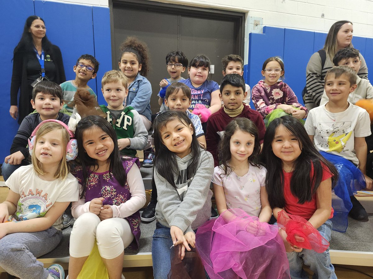 Christine Cheung (@euclidcheung) on Twitter photo Congratulations <a href="/Euclid_Music/">Meghan Thompson</a> and First Graders for a wonderful music sharing program this evening! π€πΆπ Congratulations <a href="/Euclid_Music/">Meghan Thompson</a> and First Graders for a wonderful music sharing program this evening! π€πΆπ