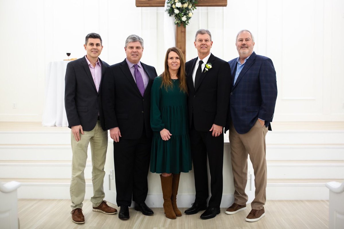 Apparently National Siblings Day. Blessed with the best!
⁦<a href="/hskrsvks/">blp</a>⁩ ⁦<a href="/wtnguy/">Steve</a>⁩ ⁦<a href="/sara_pops/">Sara Kelly</a>⁩ ⁦<a href="/BarryPoppen/">BPOP</a>⁩