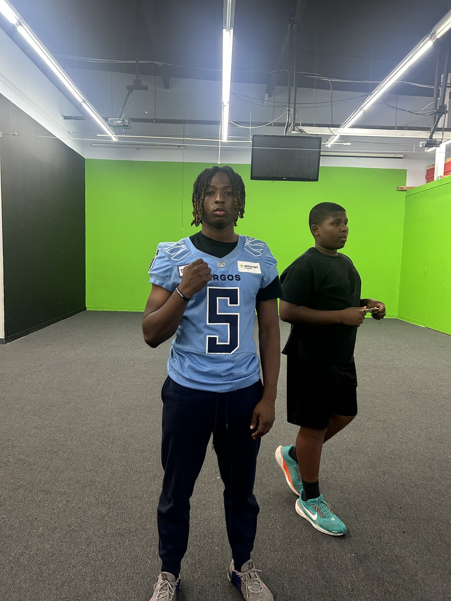 ajmccarter's tweet photo. Been working since a little kid💯💪🏾#fullcircle #blessings @BryanScottQb @LightsOutWade7 @coachnelsonjr25 https://t.co/DubkX1HHHc