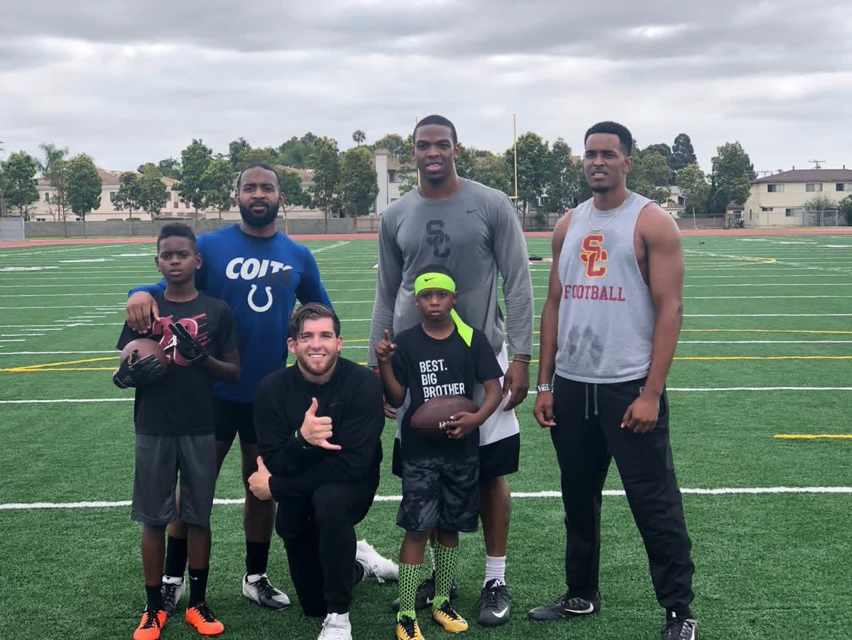 ajmccarter's tweet photo. Been working since a little kid💯💪🏾#fullcircle #blessings @BryanScottQb @LightsOutWade7 @coachnelsonjr25 https://t.co/DubkX1HHHc