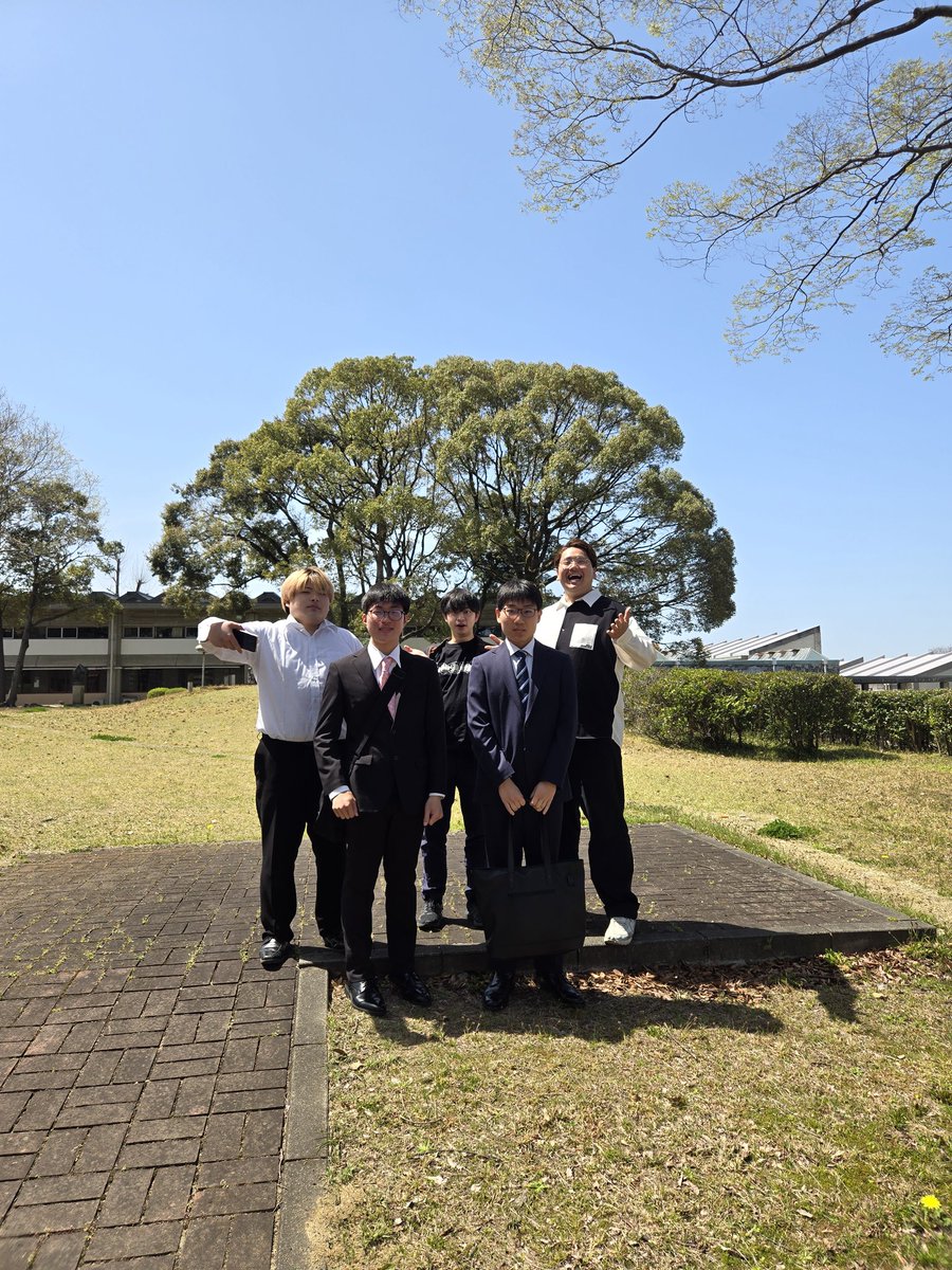 遅くなりましたが、4月9日に、1年ぶり、ユーフォニアム硏、チューバ硏に新入生をお迎えしました！
ユーフォニアム 伊藤大燿
チューバ 馬場渉太
今年は学部生だけで頑張って行きます！