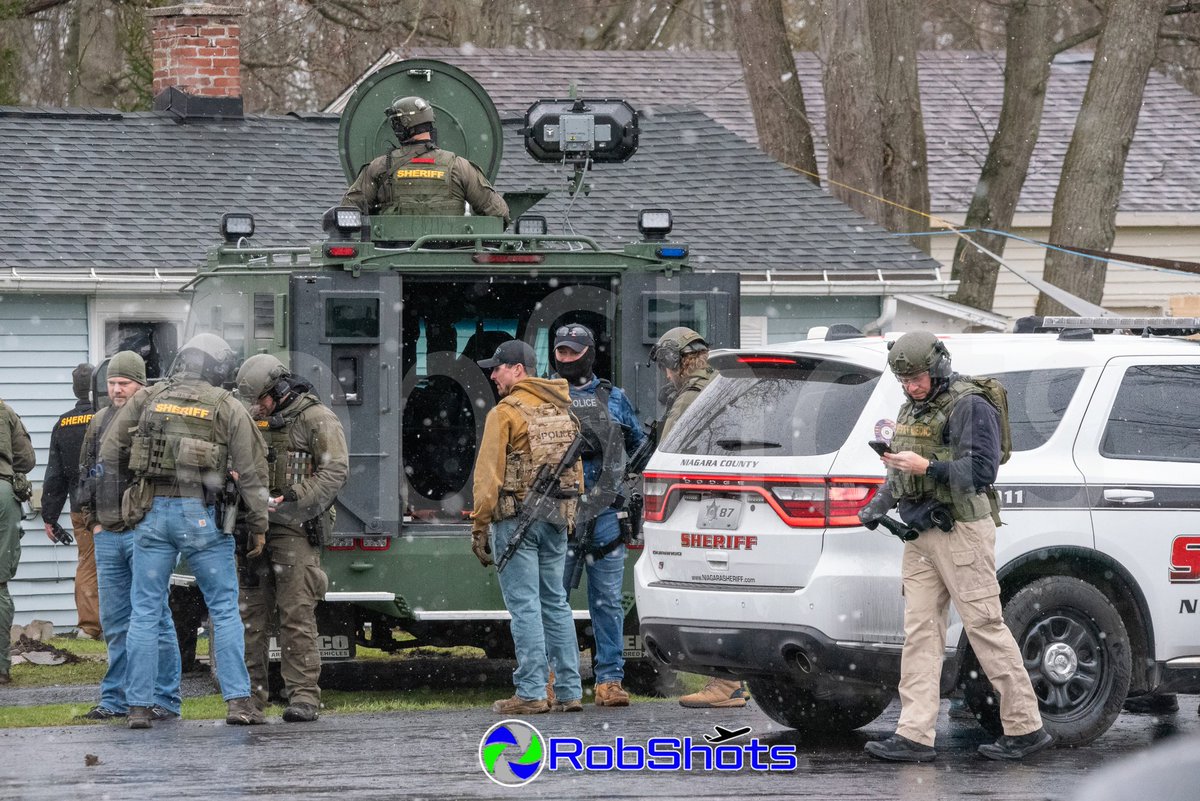 RobShots tweet media