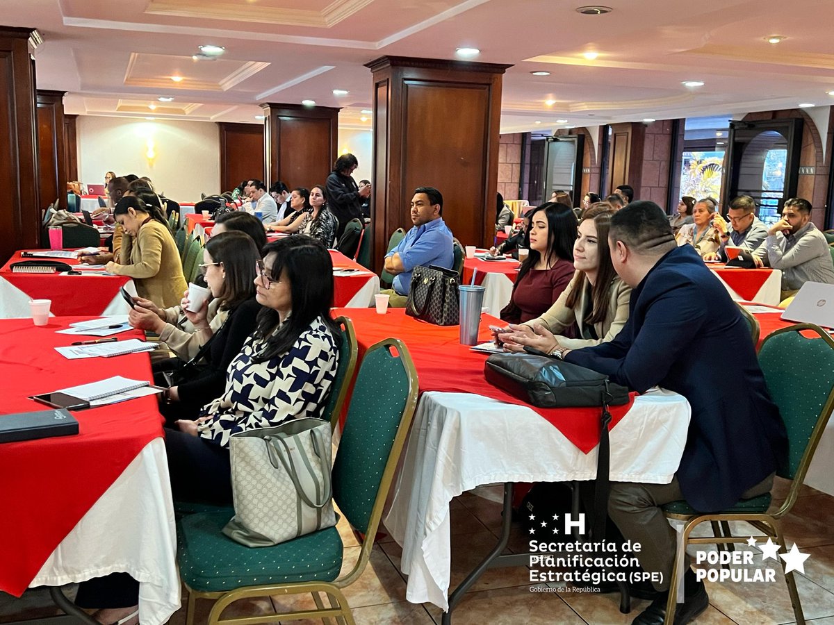spe_hn's tweet photo. 🤩🧐La Secretaría de Planificación Estratégica lidera el proceso de de lineamientos para la elaboración del Plan Operativo Anual (POA) 2026, en conjunto con la @sedhHonduras, @SEFINHN,  @semujer_hn y  @CancilleriaHN . 🇭🇳

¡El Estado se planifica con visión estratégica, eficiencia y compromiso con nuestro pueblo!❤️✊🏻