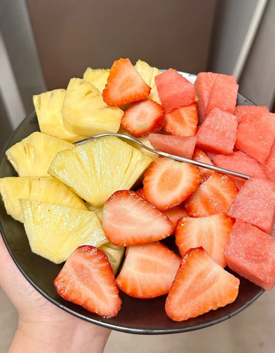 gornsgy's tweet photo. "Before sleeping eat Fresh Fruit" https://t.co/ZHY6P0nhiU