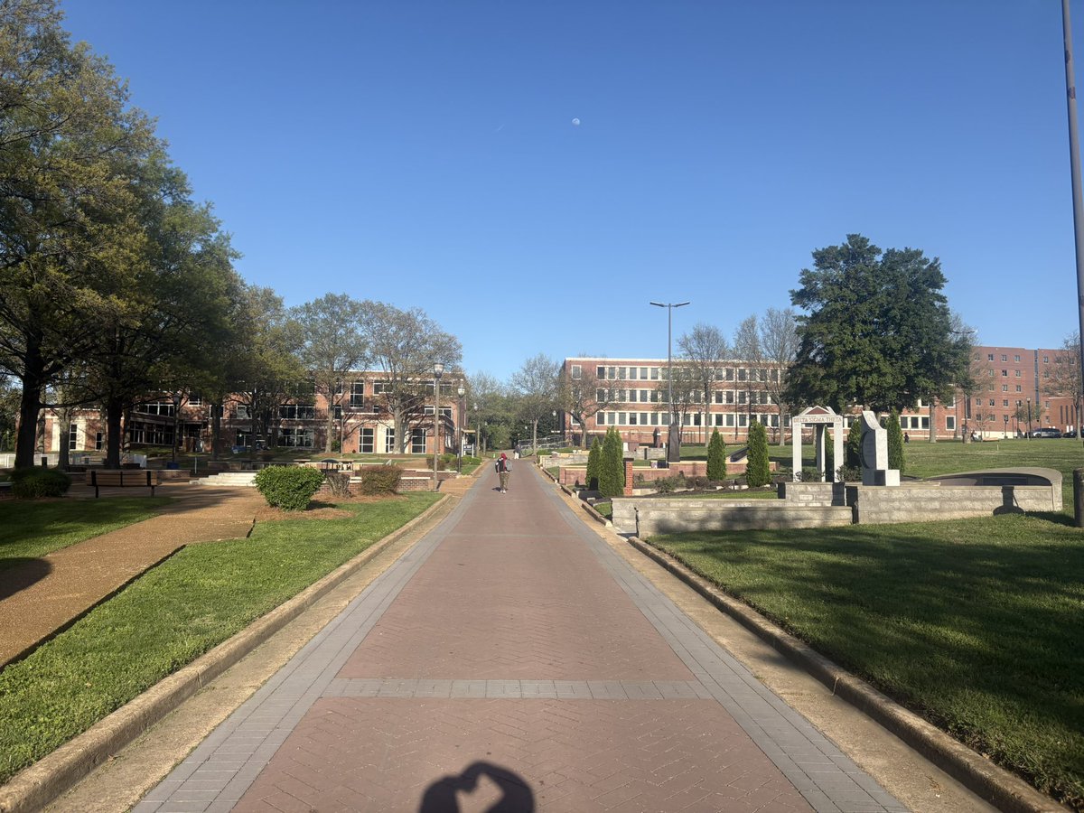 Tav_Williams's tweet image. It was a honor during the 2025 MSA conference to visit one of my students from the @blanche_ely Class of 2024 and seeing him thriving academically and socially at @TSUedu Great school and great young man from Pompano Beach FL. #TheFutureisBright Tiger Pride 🐅 @EddieGeorge2727