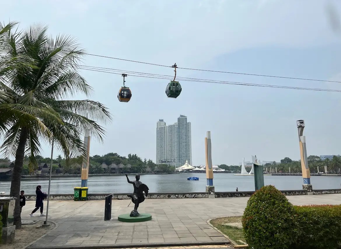 txtdrjkt's tweet photo. besok kita main ke Sunter ya…

nanti kita keliling kemayoran, 
main ke ancol,
pulangnya nyore ke danau sunter sambil liat sunset,
abis tu mampir deh ke tansu kemayoran,
makan malemnya mau taichan bang maman apa mau kerak telor PRJ? https://t.co/IWxwDOj6FR