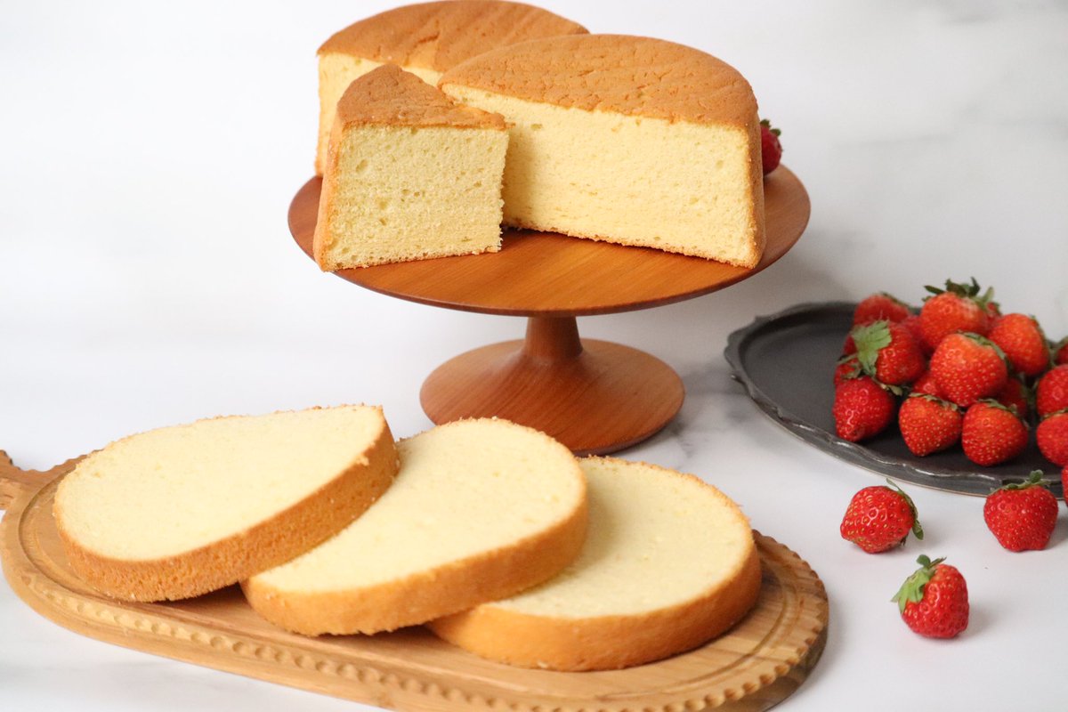 atelier__yu's tweet photo. 美味しそうに見えますか？？🍓
ケーキの専門店なので、お家で焼くのがめんどくさいスポンジケーキや
クリームだけ塗ったまるですっぴんケーキだけでもご注文いただければ販売いたします！ https://t.co/2nwtB1i6b6