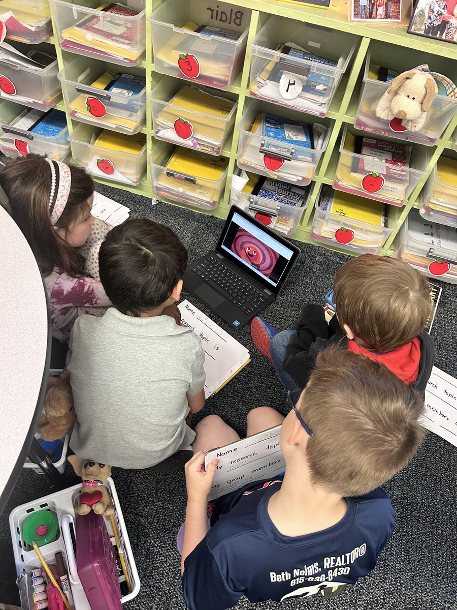 CSFlowerPower's tweet image. Research is well under way in the garden! They picked their topics so ask us all you want about ladybugs, puppies, ice cream, flags, or blood! We are a wealth of knowledge! @HPCS_TN #lifeinthegarden