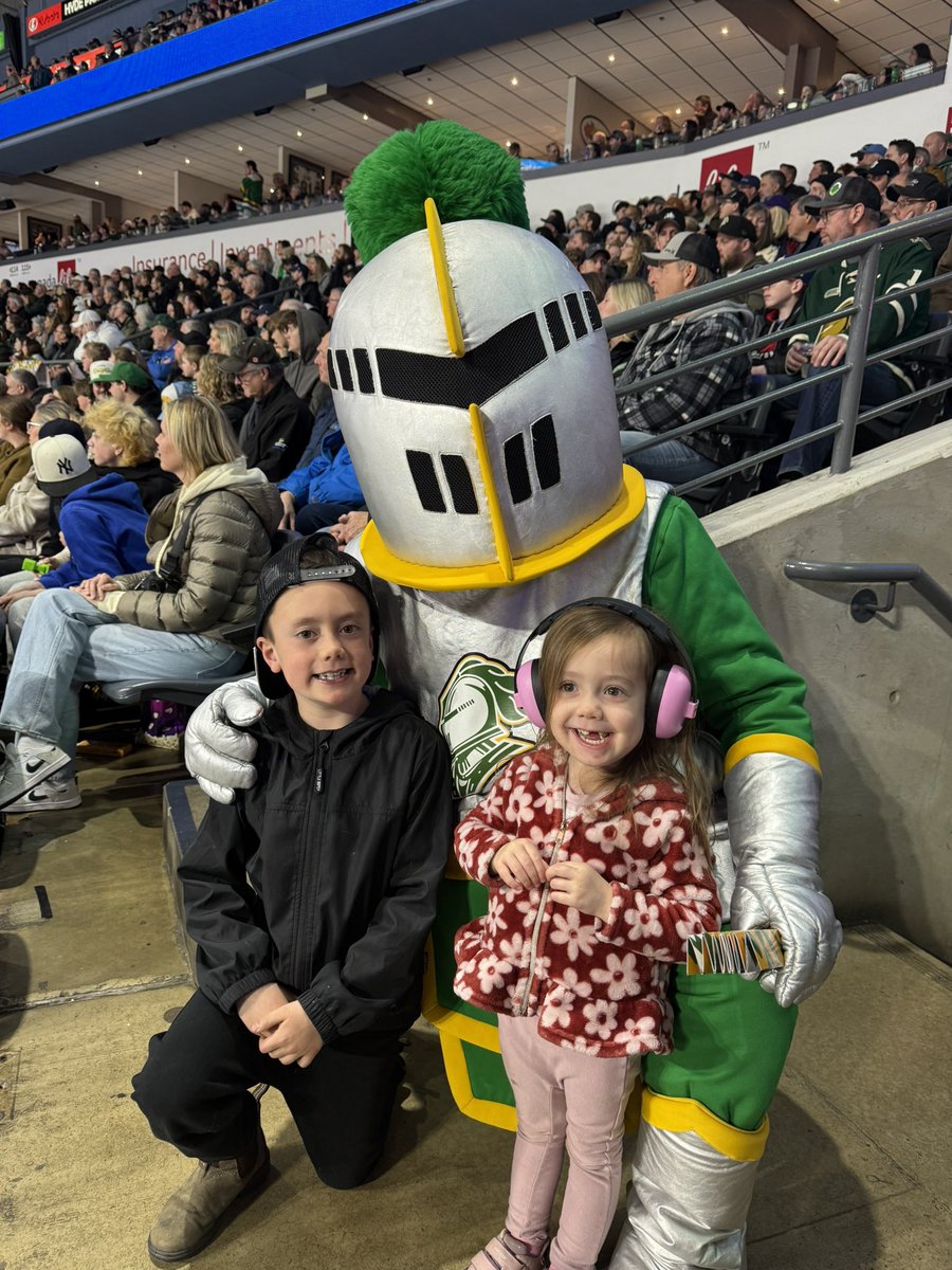WillHeeman's tweet photo. @CoultersRx @LondonKnights cheering on our boys in Section 117, Row G, Seats 1-4!

First ever game for my daughter, and we met Scorezy! 😁

#goknightsgo #snapshotgiveaway https://t.co/uclzwUY3Dm