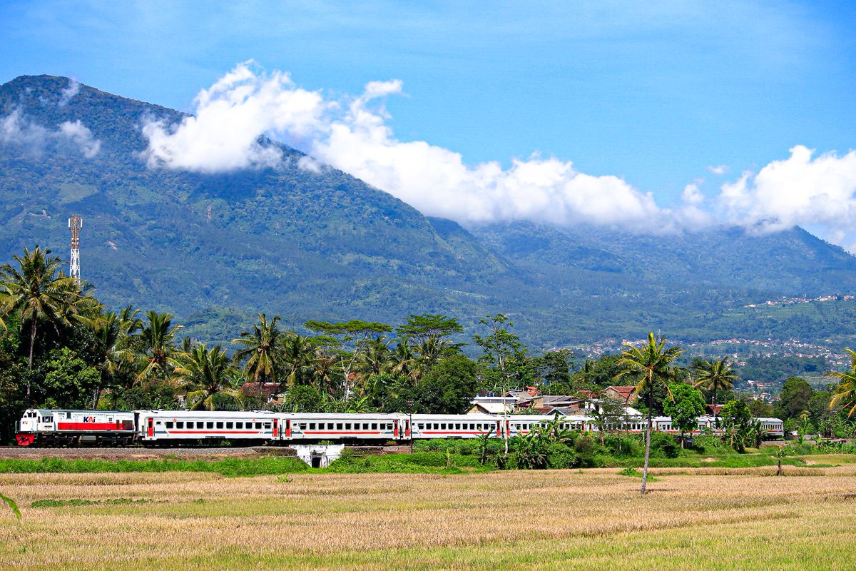 Berharap pada dirinya,  namun dirinya Hanya menganggap teman Biasa,

<a href="/CommuterLine/">KAI Commuter</a> <a href="/KAI121/">Kereta Api Indonesia</a> <a href="/keretaapikita/">Kereta Api Kita</a> <a href="/jalur5_/">Jalur5 Media</a> <a href="/jurnalrailfans/">Jurnal Railfans Media</a> <a href="/semboyan35com/">semboyan35™ Indonesian Railfan</a> <a href="/argothrottle/">Argo Throttle</a> <a href="/asmaraism/">Asmara</a> <a href="/mas_didiek/">Didiek Hartantyo</a> <a href="/pesonaindonesia/">Pesona Indonesia</a>