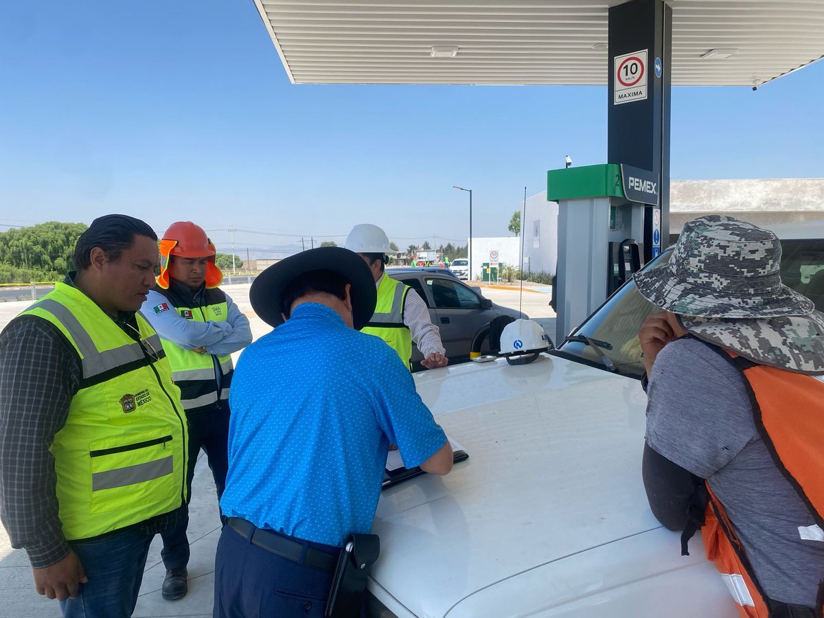 saascaem's tweet photo. 🚧 Supervisamos el retiro de defensa metálica en una estación de servicio sobre la autopista Toluca-Atlacomulco, en coordinación con la concesionaria y personal del #SAASCAEM.
✅ Se verificó que los trabajos cumplan con los estándares de seguridad.
#ElPoderDeServir https://t.co/gmWJz4CLWH