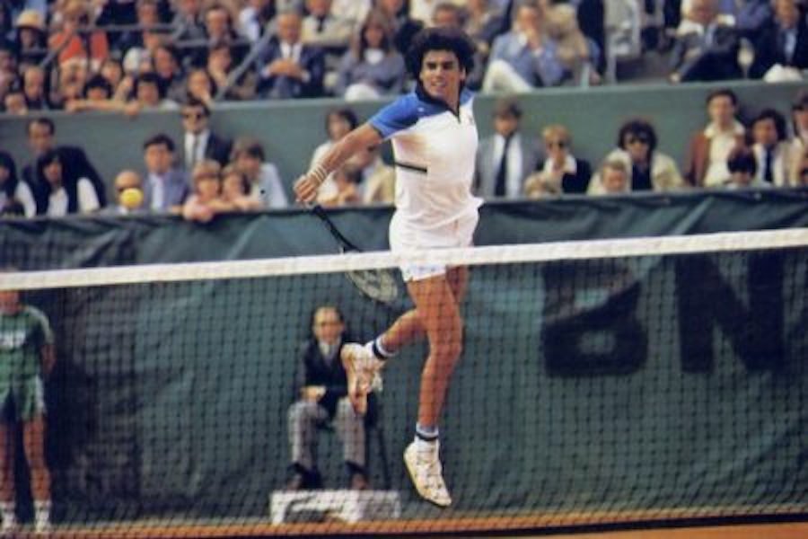 ¿Quién es Víctor PECCI?

Víctor Pecci (Asunción, 15 de octubre de 1955) es un extenista profesional paraguayo, considerado el mejor tenista paraguayo en la historia, llegando a ocupar el puesto n.º 9 en el ranking mundial en 1980.