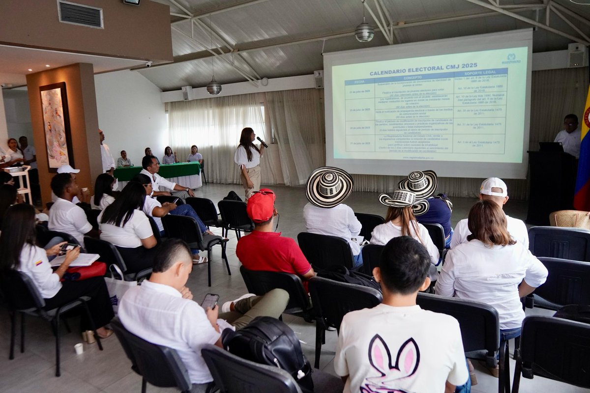 SecJuventud_cor's tweet photo. ¡La juventud de Córdoba se transforma desde los territorios! Gracias a todos los coordinadores y secretarios de Juventud del Departamento que le dijeron SÍ a trabajar por una juventud más incluyente y más competitiva 🫶🏻🤩 

#CordobaJoven #JuventudAOtroNivel https://t.co/Yi0LWTS2kN