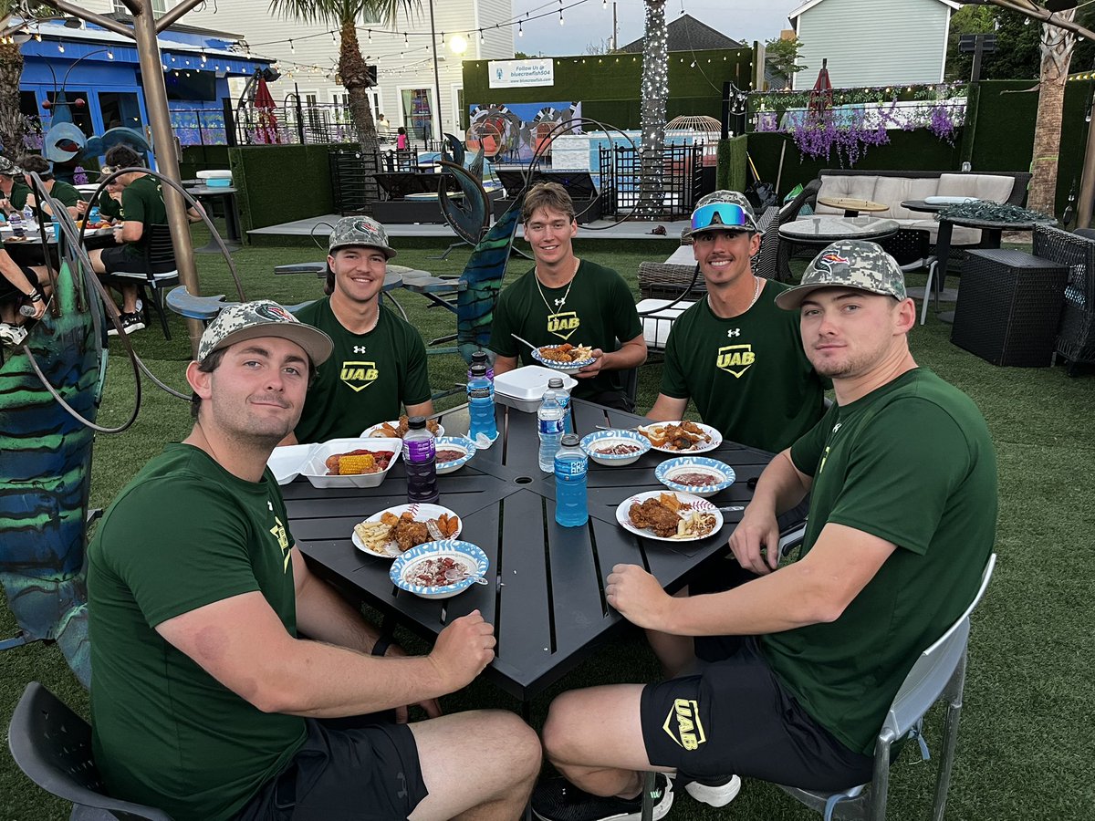 UAB_Baseball's tweet photo. A huge thank you to the Lewis family for hosting our team dinner tonight in New Orleans! 🦐🍤 https://t.co/WghNsY4upe