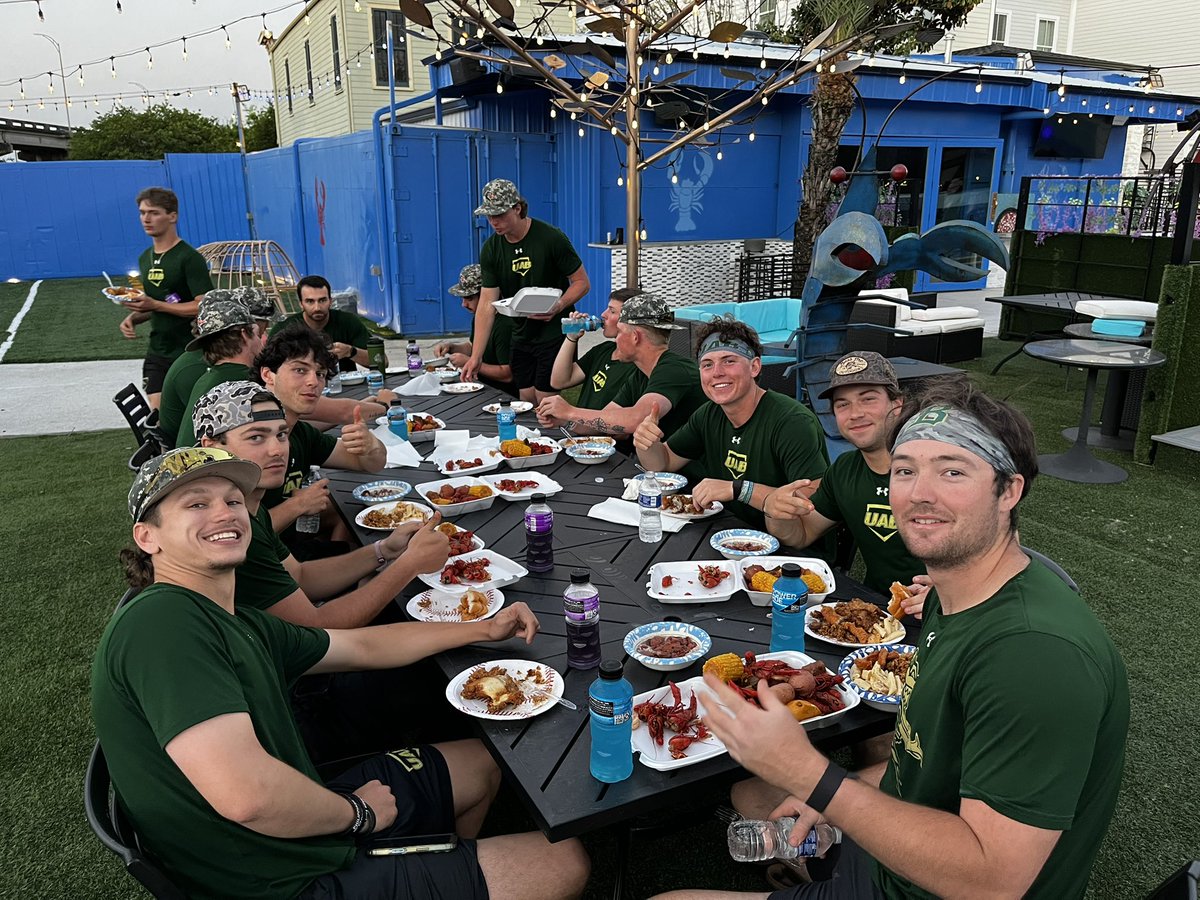 UAB_Baseball's tweet photo. A huge thank you to the Lewis family for hosting our team dinner tonight in New Orleans! 🦐🍤 https://t.co/WghNsY4upe