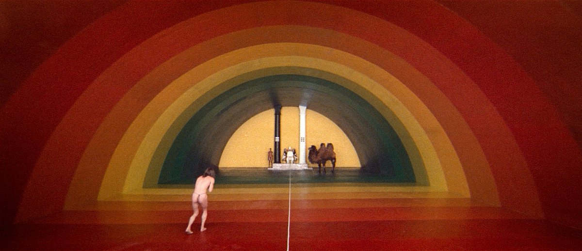 Ahora eres un corazón vacío, 
abierto para recibir tu auténtica esencia, tu propia perfección,
tu nuevo cuerpo que es el universo.

– La Montaña Sagrada (1973)
• Alejandro Jodorowsky