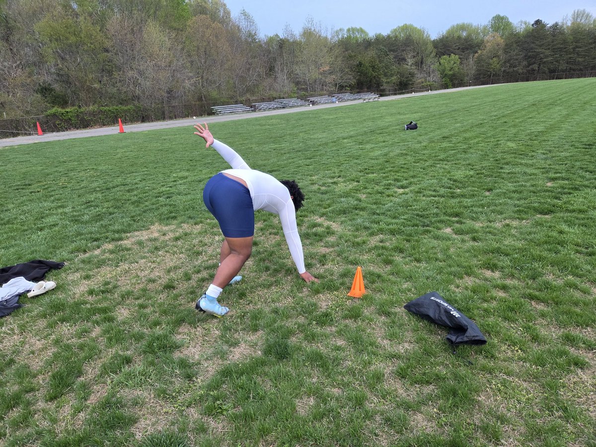 SimaS2026's tweet photo. Putting in the extra work after track practice. Gotta stay ready for football camps.
#tongadrive #courage #football #ncsa #southernmaryland #recruit #ncaa #allpoly https://t.co/c8WbDdO1q0