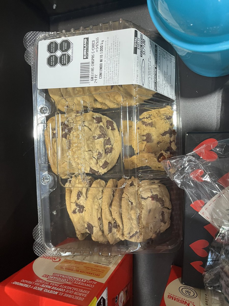 leprossalma's tweet photo. Y al que nos trajo galletas, por estarlo chinge y chinge https://t.co/7S59m9lXed