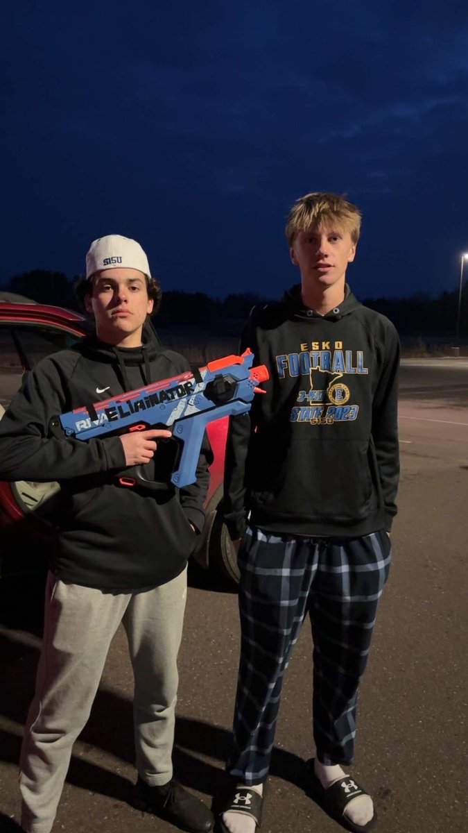 Girthornuttin69's tweet photo. @CecNerf titty cocks the eliminator and bliks Connor down #bum #cockedandloaded https://t.co/Jkdc61Pev6