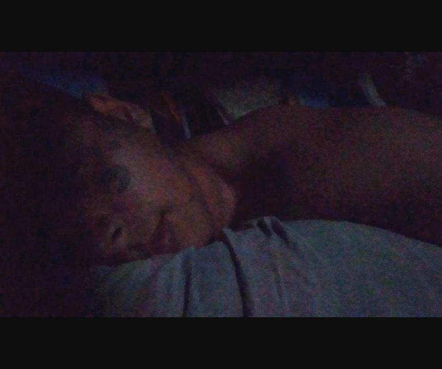 JParcks's tweet image. No paro de pensarte ,las imágenes mentales que tengo de ti me dan una felicidad y un deseo inmenso .
La ansiedad y desilusión de saber que nunca te conocí me rompen la existencia en pedazos.