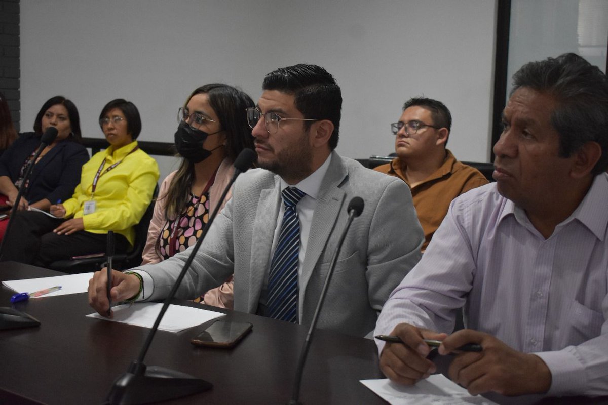 msilvaruiz's tweet photo. ⚖️ En la Dirección de Juzgados de Justicia Cívica, estamos comprometidos con una atención #Humana y #Empática. 🫂🤗

💬🗣️ Se impartió una plática de #PrimerosAuxiliosPsicológicos, donde se adquirieron técnicas para intervenir eficazmente ante situaciones de #Crisis, reduciendo el estrés y brindando apoyo emocional inmediato. 🤝🏼

🪽 Seguimos el ejemplo de nuestro Presidente Municipal @Pepechedrauimx, fortaleciendo la preparación de nuestro equipo para responder con sensibilidad y profesionalismo en cada situación.

#Puebla #SindicaturaMunicipal #LaCapitalImparable🪽  #Capacitación