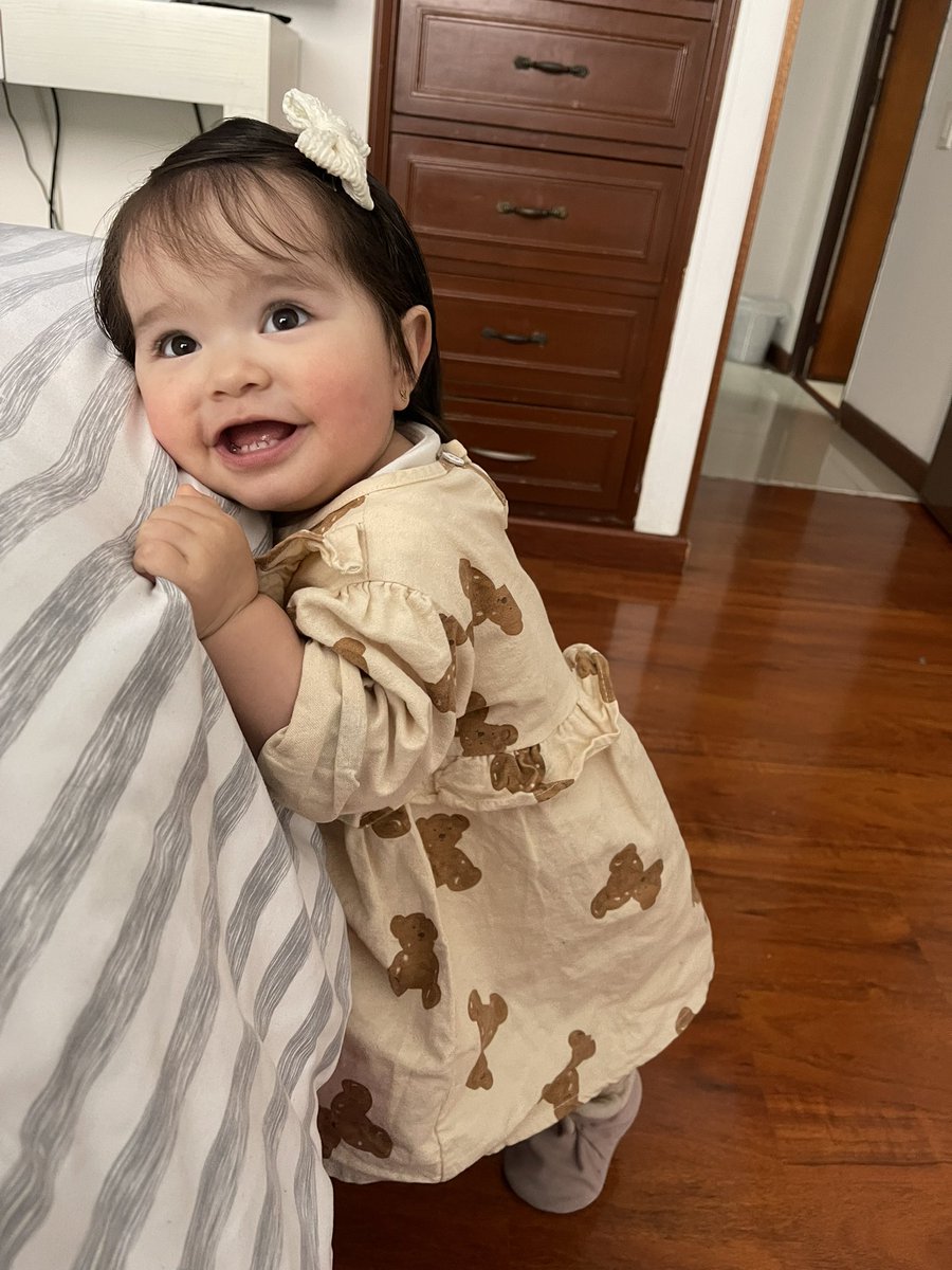 Andreasi___'s tweet photo. Hace mucho no veo la necesidad de postear aquí, pero les juro que esta mujercita es lo mejor que le ha pasado a mi vida. Ser mamá me ha hecho mejor en todo, amo ser mamá y la maternidad. Afortunada porque cada decisión que he tomado me llevo a ella. 🤍

Sus ojitos ✨ https://t.co/7cEEuXOCfU