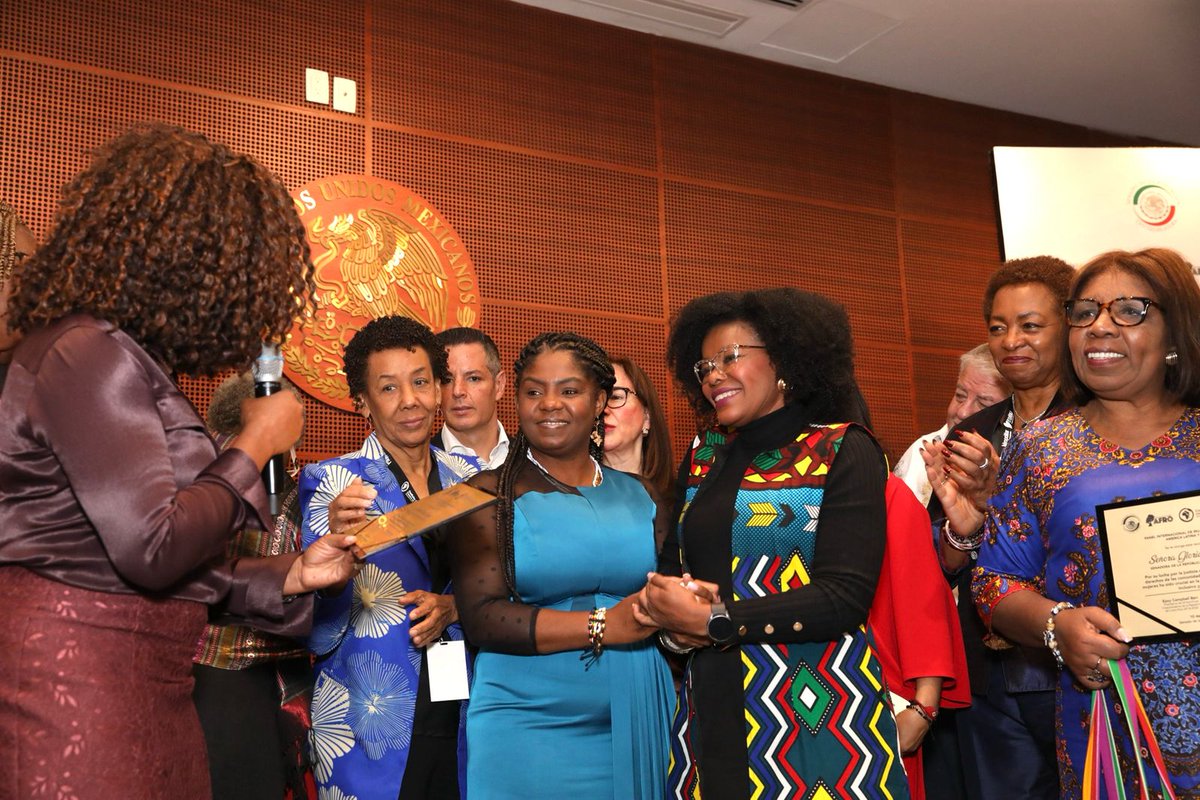 PaolaCabezasC's tweet photo. Desde el Primer Panel de Mujeres Afropolíticas de América Latina y el Caribe, celebrado en el @senadomexicano con la participación de 15 países, compartí lo desafiante que es para las mujeres ejercer la política en #Ecuador. Desde aquí, abrazo con esperanza la posibilidad real de que nuestro país, al igual que #México, pueda elegir a una mujer como presidenta.
@LuisaGonzalezEc
#EsTiempoDeMujeres
#LuisaPorLaVida