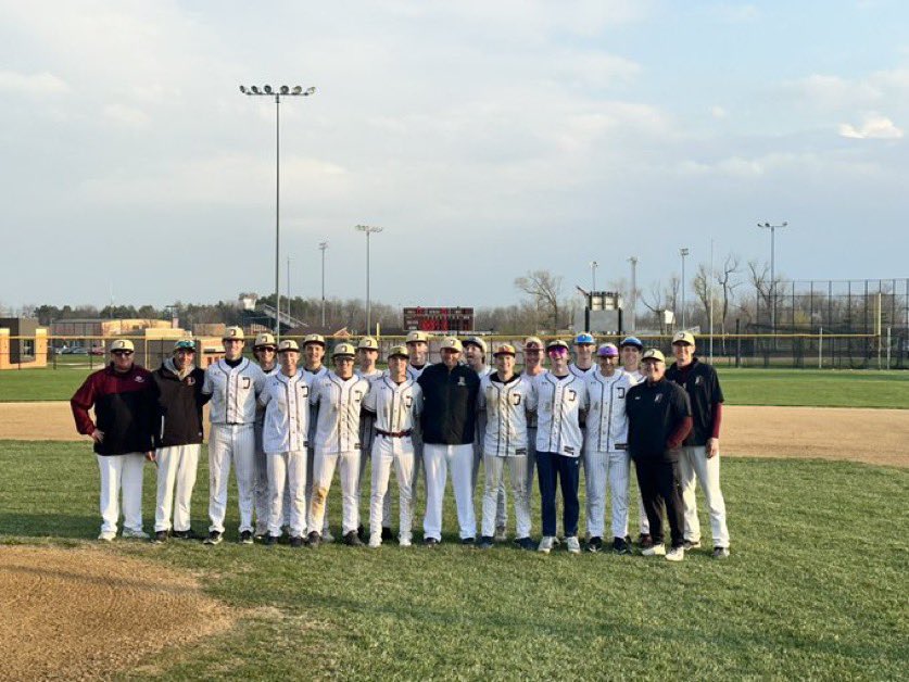 DHS Baseball tweet media