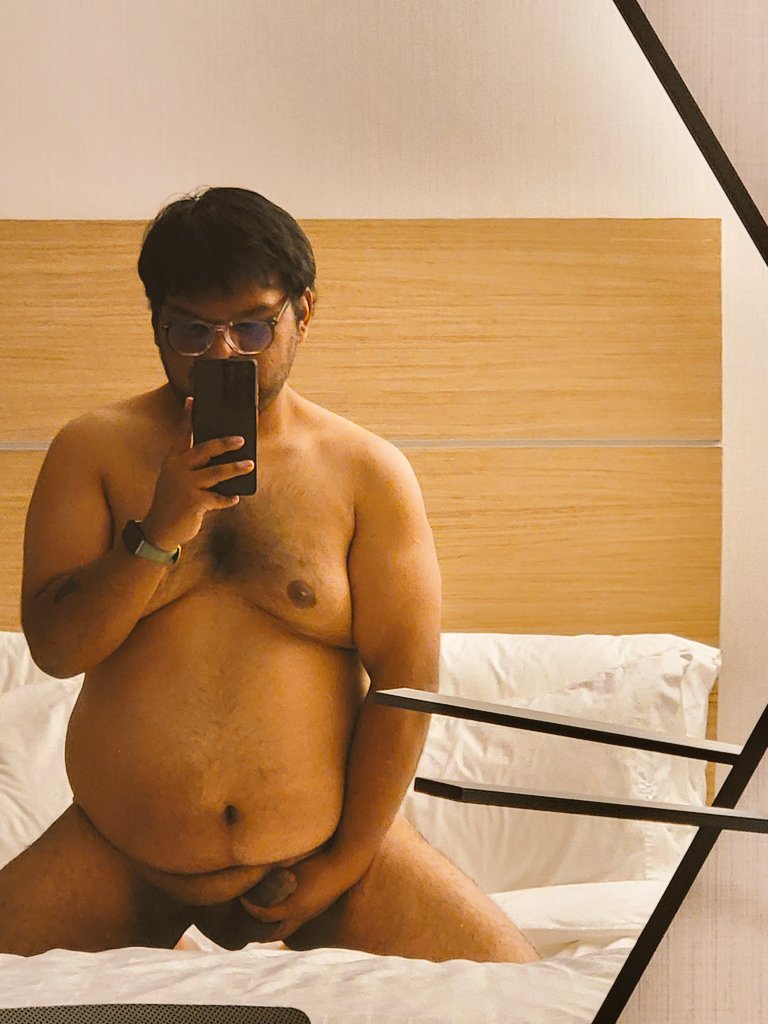 Noches de hotel. Nadie me visitó y me quedé con las ganas de la infidelidad.
#chubby #cruising
#gaybear #panza #pelos
#belly #nude #tummy
#footfetısh #feetfetısh